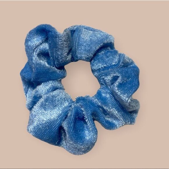 🆕 2/$20 Velvet Scrunchie Duo - Picture 2 of 3